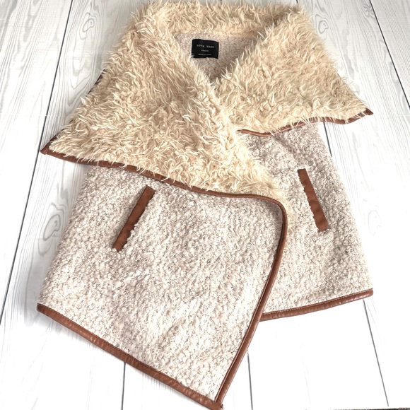 Love Tree Faux Fur Vest - Picture 4 of 13